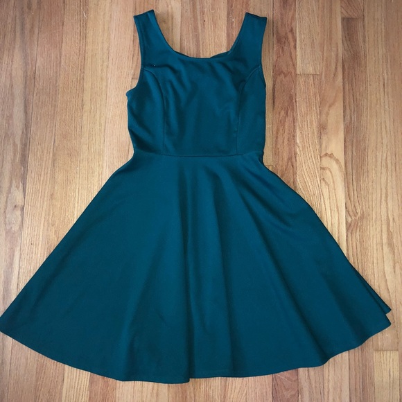 Green Bow back Dress - Picture 1 of 2